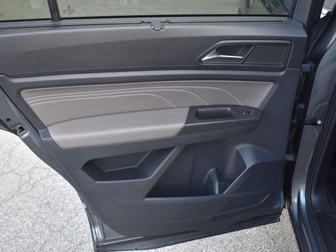 Used 2022 Volkswagen Atlas SE image 37