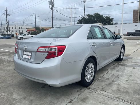 Used 2012 Toyota Camry LE FWD image 5