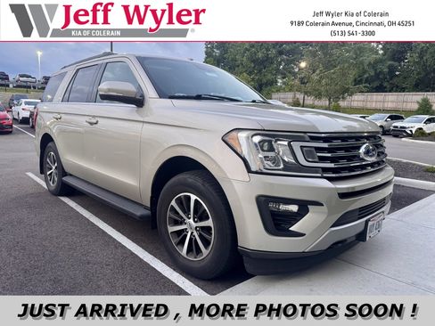 Used 2018 Ford Expedition XLT w/ Equipment Group 201A AWD/4WD image 1