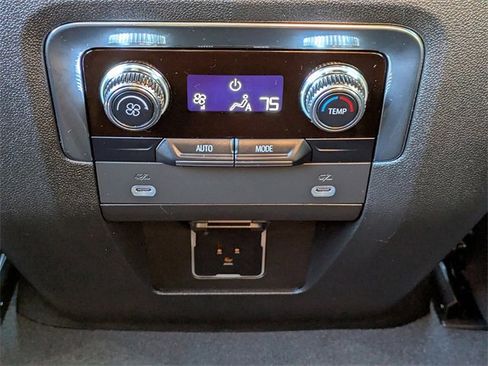 Used 2023 GMC Yukon SLT image 15