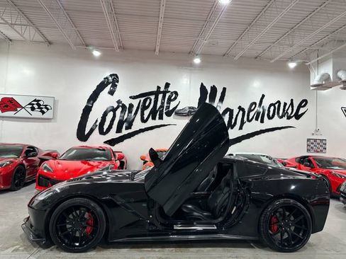 Used 2017 Chevrolet Corvette Stingray Coupe w/ Carbon Flash Badge Package RWD image 2