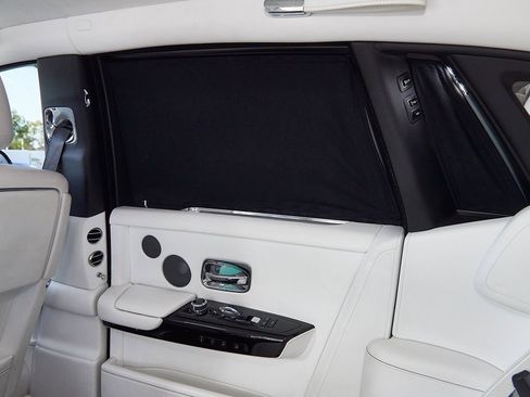 Used 2021 Rolls-Royce Phantom Sedan image 21