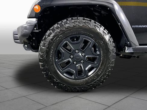 Used 2016 Jeep Wrangler Unlimited Sahara AWD/4WD image 10
