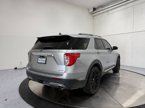 Used 2021 Ford Explorer Limited w/ Equipment Group 301A image 7