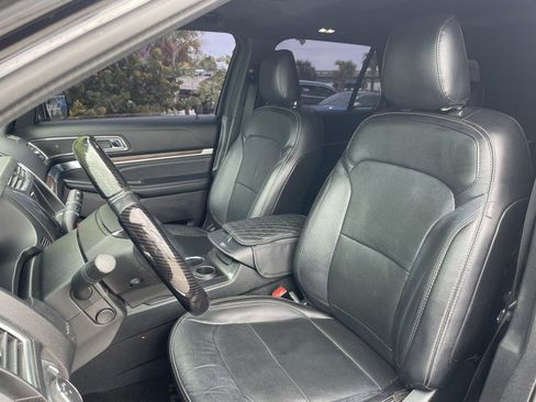 Used 2019 Ford Explorer Limited w/ Class III Trailer Tow Package FWD image 2