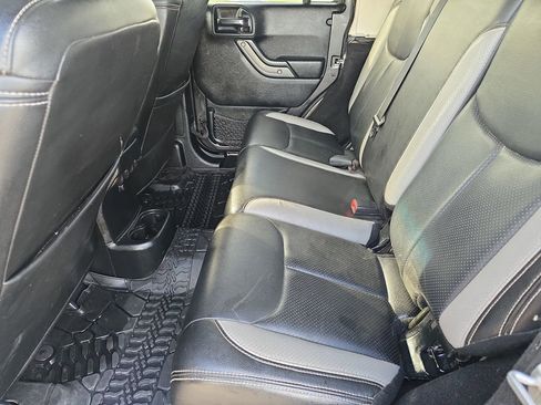 Used 2018 Jeep Wrangler Unlimited Sport S AWD/4WD image 14