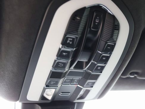 Used 2022 Porsche Macan image 26