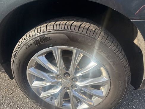 Used 2020 Buick Enclave Essence w/ Sound and Sites Package image 20