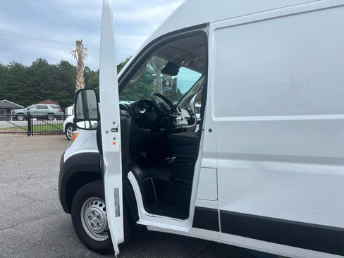 Used 2024 RAM ProMaster 2500 w/ Convenience Group FWD image 33
