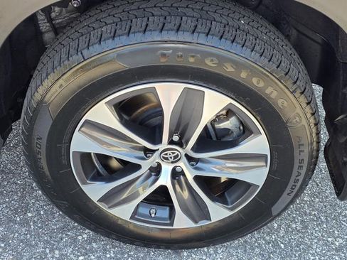 Used 2022 Toyota Highlander XLE image 39