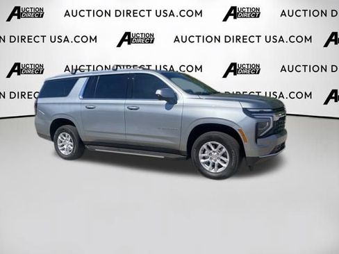 Used 2025 Chevrolet Suburban LS AWD/4WD image 13