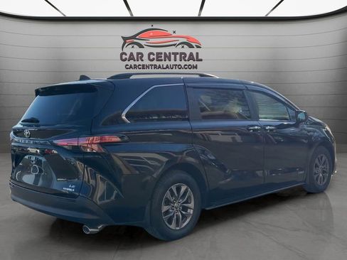 Used 2021 Toyota Sienna LE AWD/4WD image 5