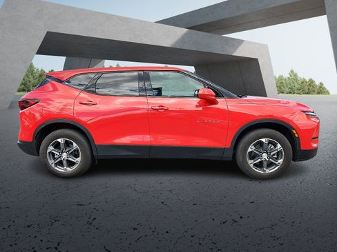 Used 2025 Chevrolet Blazer LT AWD/4WD image 7