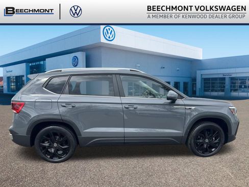 Used 2023 Volkswagen Taos SE w/ Black Wheel Package AWD/4WD image 8