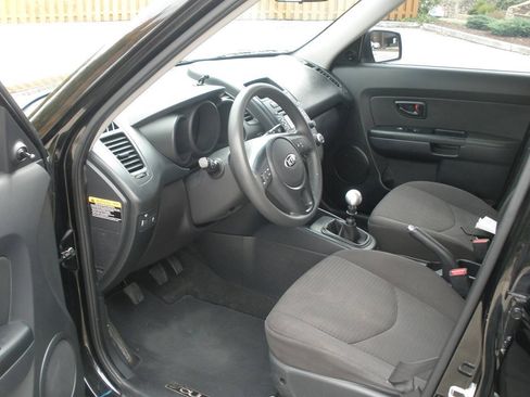 Used 2013 Kia Soul FWD image 24