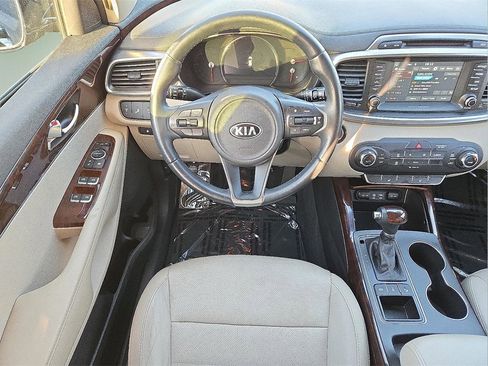 Used 2017 Kia Sorento EX w/ EX V6 Premium Package image 12
