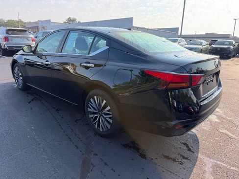 Used 2025 Nissan Altima 2.5 SV FWD image 9