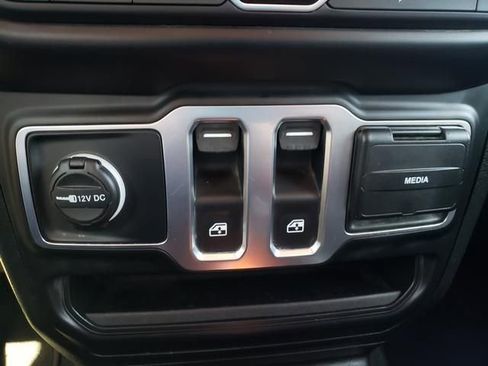 Used 2020 Jeep Wrangler Sport AWD/4WD image 22