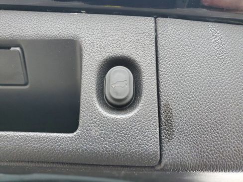 Used 2017 GMC Yukon SLT w/ Premium Edition image 36