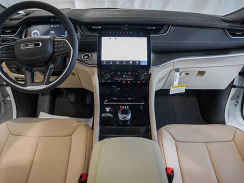 New 2025 Jeep Grand Cherokee Limited w/ Luxury Tech Group II image 21