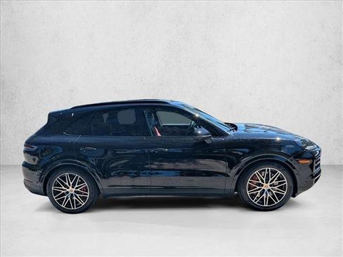 Used 2024 Porsche Cayenne S AWD/4WD image 4