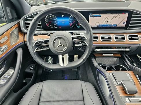 Certified 2025 Mercedes-Benz GLS 450 4MATIC image 31