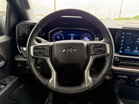 Used 2024 Chevrolet Silverado 1500 LT Trail Boss w/ Convenience Package II AWD/4WD image 13