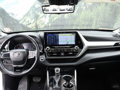 Certified 2021 Toyota Highlander Platinum image 18