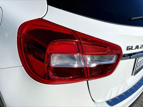 Used 2018 Mercedes-Benz GLA 250 image 28