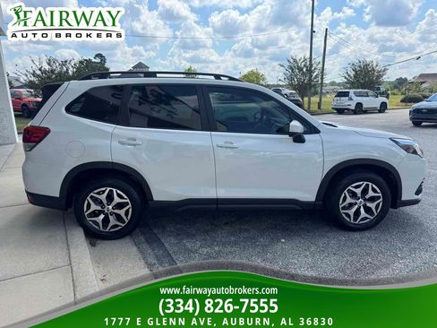 Used 2024 Subaru Forester Premium AWD/4WD image 5