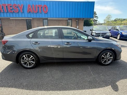 Used 2022 Kia Forte LXS FWD image 11