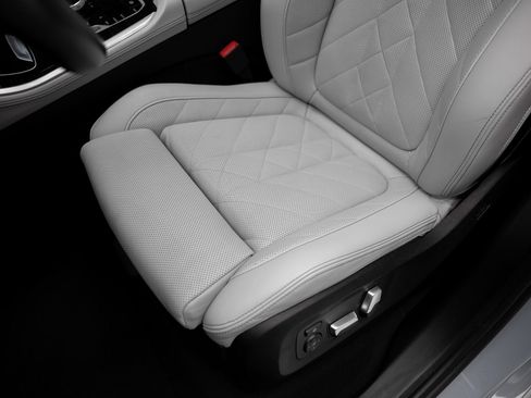 Used 2024 BMW X5 sDrive40i w/ M Sport Package RWD image 65