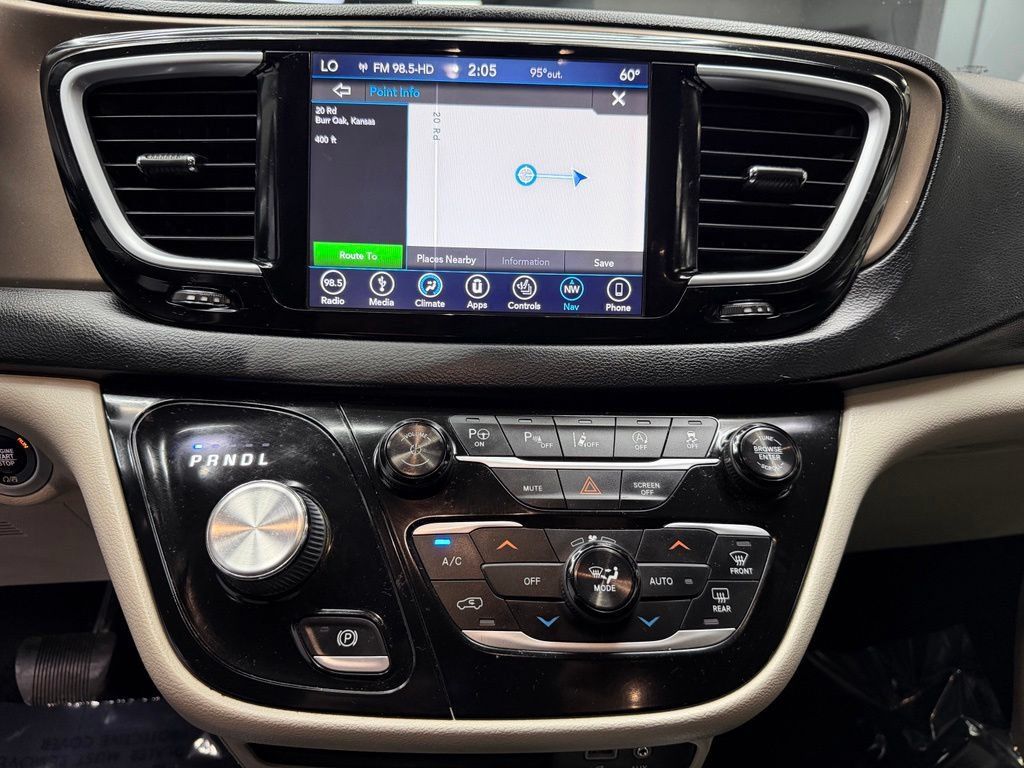 Used 2018 Chrysler Pacifica Touring-L Plus w/ Advanced Safetytec Group FWD image 24