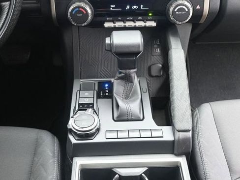 Used 2024 Toyota Tacoma SR5 AWD/4WD image 28