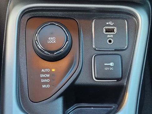Used 2018 Jeep Compass Latitude w/ Popular Equipment Group AWD/4WD image 13