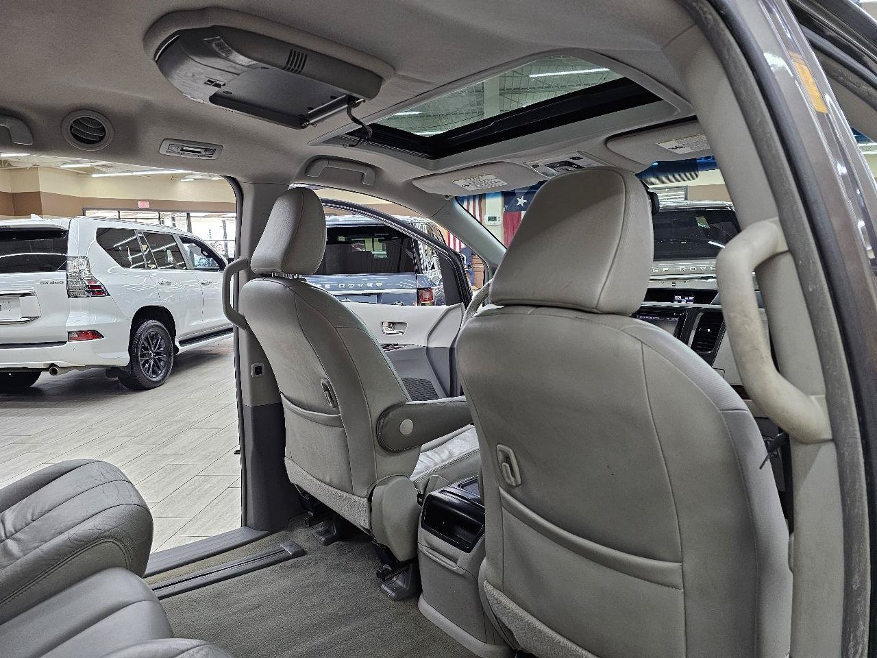 Used 2013 Toyota Sienna XLE FWD image 26