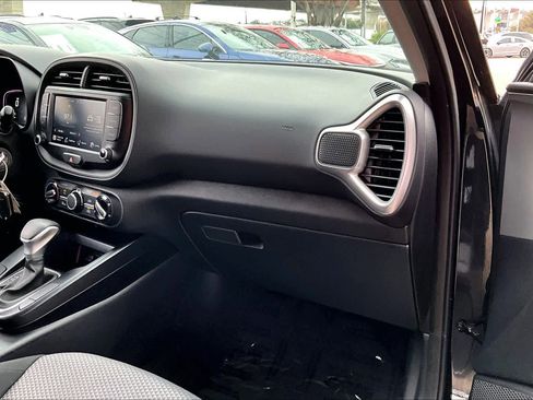 Used 2024 Kia Soul LX w/ Option Group 015 image 17
