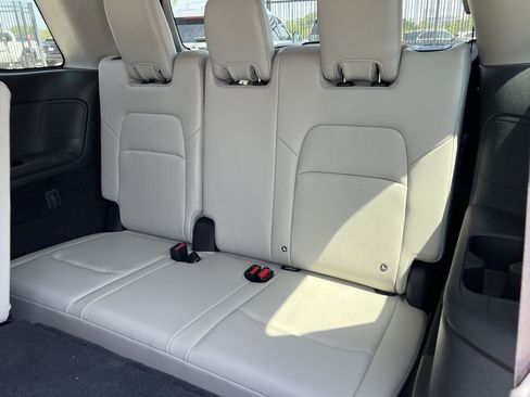 Used 2023 Nissan Pathfinder SL AWD/4WD image 10