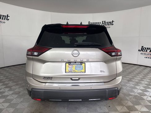 Used 2025 Nissan Rogue SL w/ Tech Package image 6