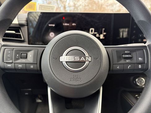 Used 2025 Nissan Kicks SV image 25