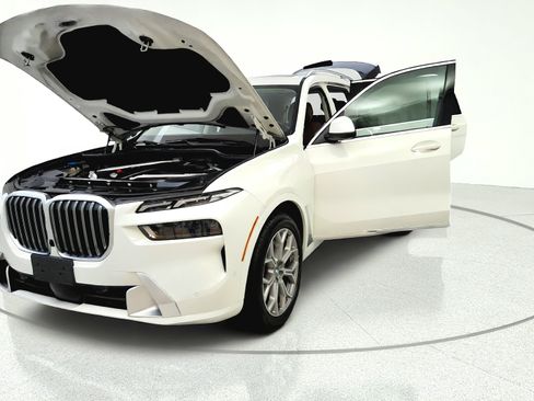 Used 2023 BMW X7 xDrive40i AWD/4WD image 10