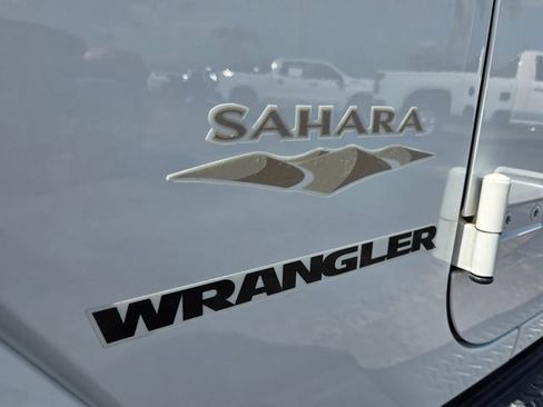Used 2014 Jeep Wrangler Sahara AWD/4WD image 17