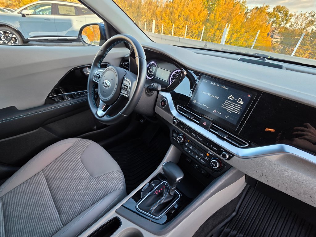 Used 2020 Kia Niro LXS FWD image 10