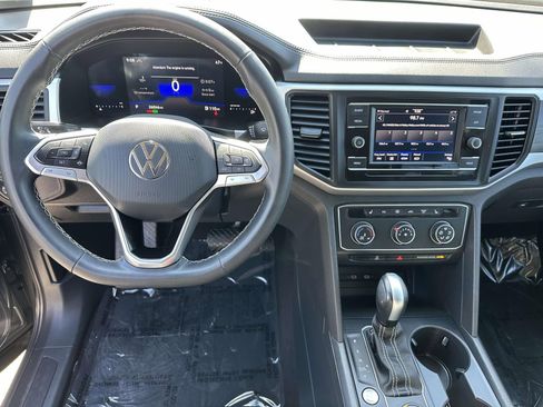 Used 2023 Volkswagen Atlas SE AWD/4WD image 8