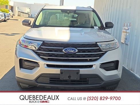Used 2022 Ford Explorer XLT image 2