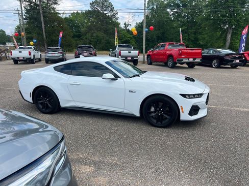 Used 2025 Ford Mustang GT RWD image 4