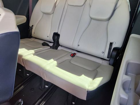 Certified 2025 Kia Carnival SX image 30