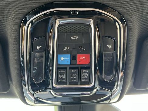 Used 2022 Jeep Grand Cherokee Summit RWD image 31