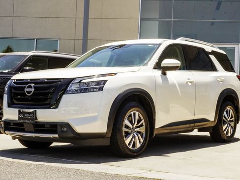 Used 2023 Nissan Pathfinder SL w/ Lighting Package (N92) AWD/4WD image 7