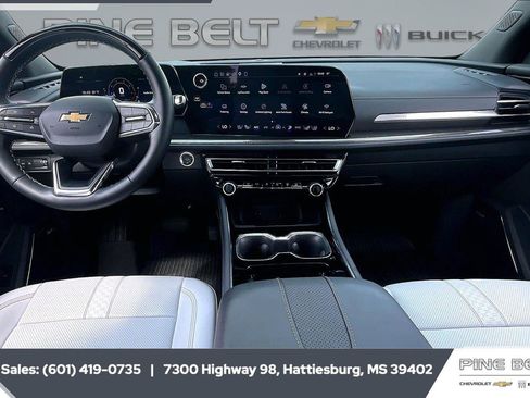 Used 2025 Chevrolet Traverse High Country FWD image 13